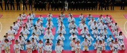 12 Medali Karateków